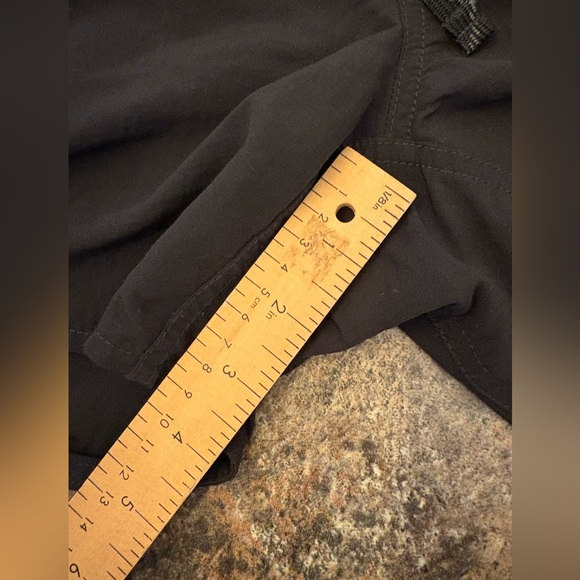 Patagonia women’s wavefarer black board shorts size 8 tie front - Picture 9 of 12